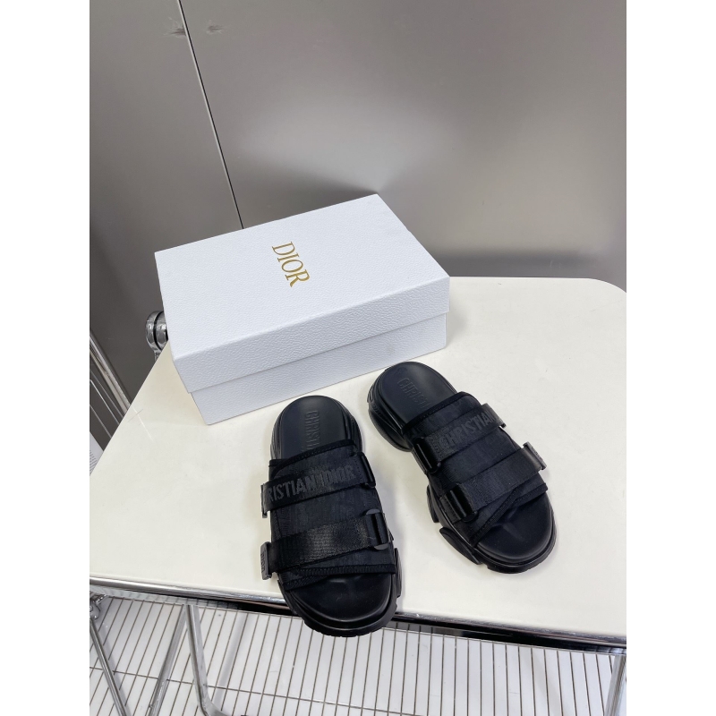 ch**an D*or slippers